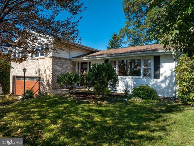 House for sale in Woodycrest, State College