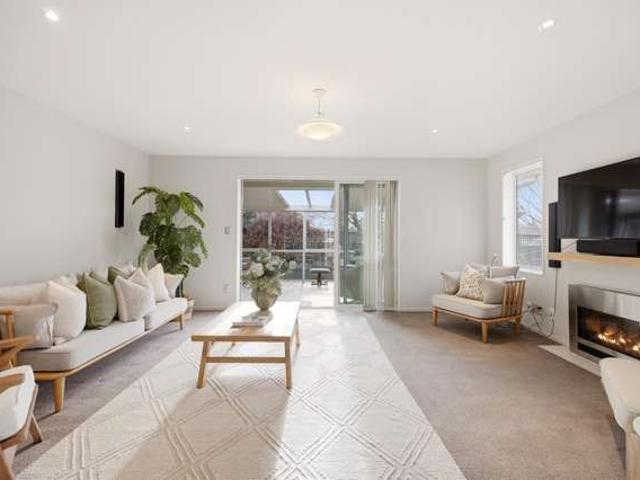 House for sale in Chaslands, Canterbury