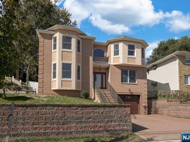 House for sale in Wood Ridge, New Jersey