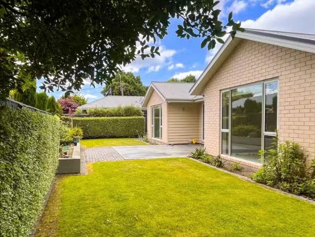 House for rent in Chaslands, Canterbury