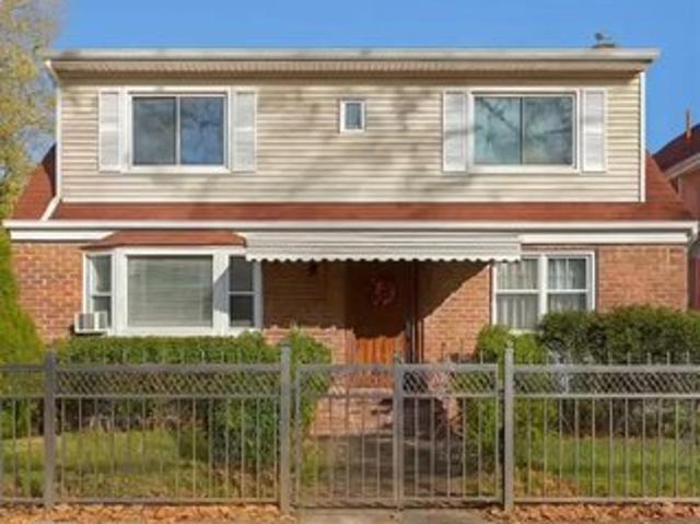 House for sale in Queens, Arverne