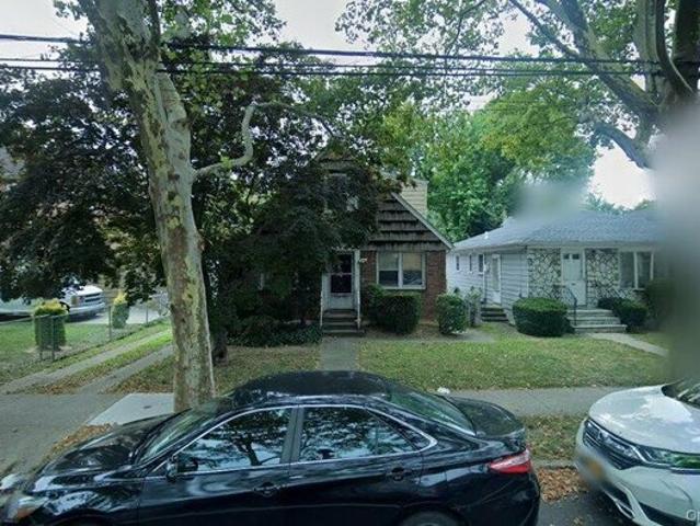 House for sale in Queens, Arverne