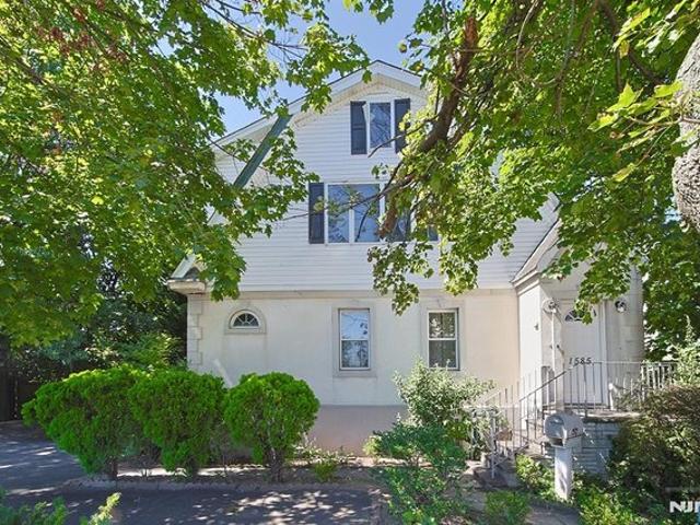 House for sale in Leonia, New Jersey