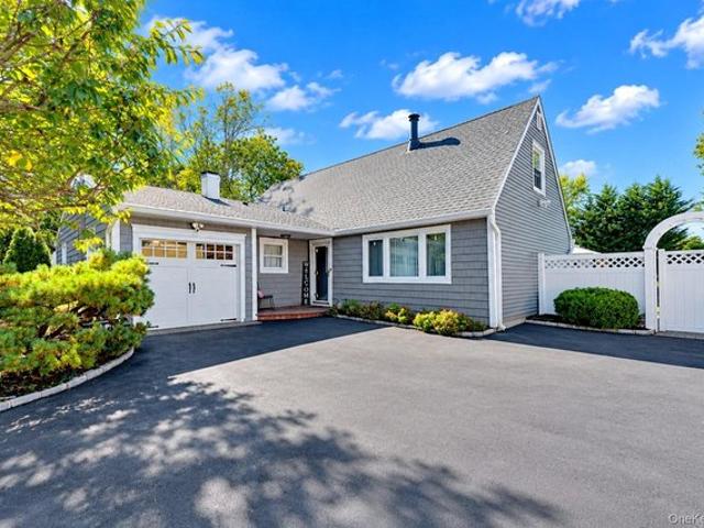 House for sale in Bohemia, Town of Islip