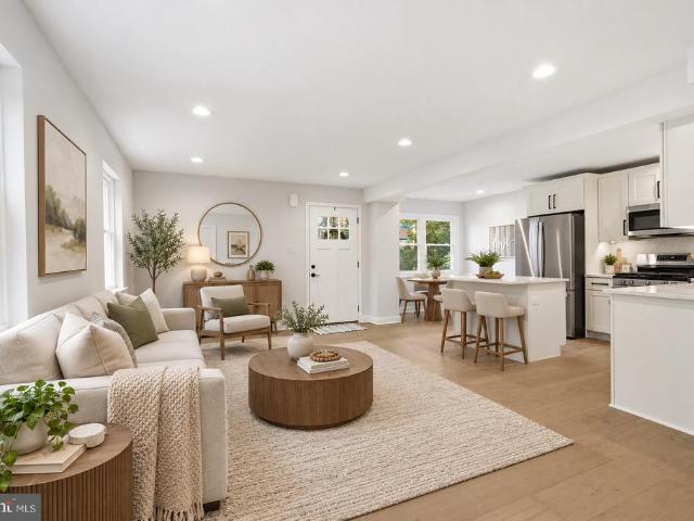 Townhouse for sale in Crestmont, Abington Township