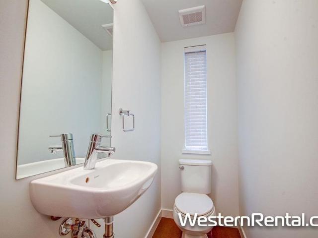 Townhouse for rent in Surrey, British Columbia