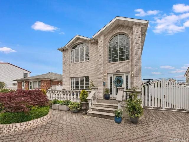 Townhouse for sale in Queens, Arverne