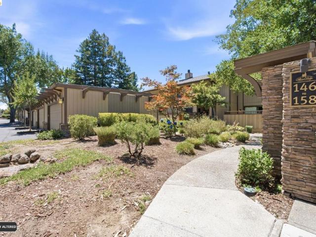 Townhouse for sale in Alamo, California
