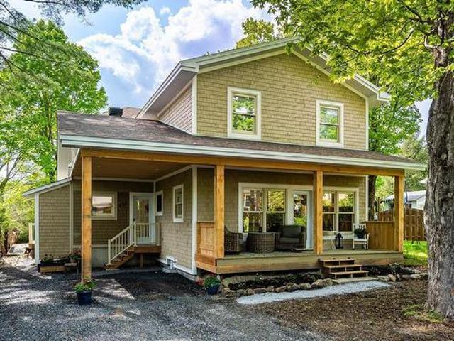 House for sale in Magog House for sale in Magog