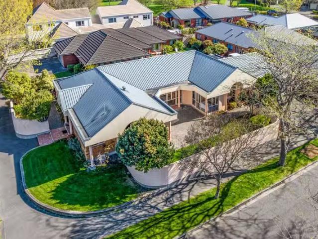 House for sale in Chaslands, Canterbury