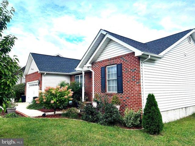 House for sale in Bunker Hill, West Virginia
