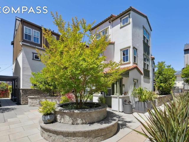 Townhouse for sale in San Mateo