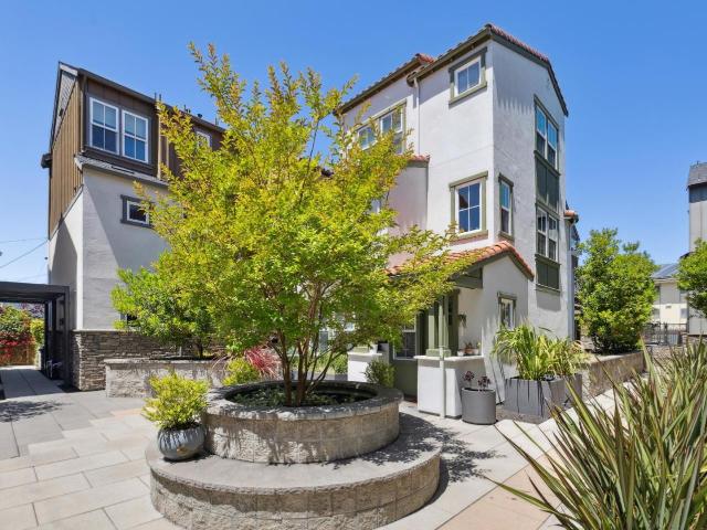 Townhouse for sale in San Mateo