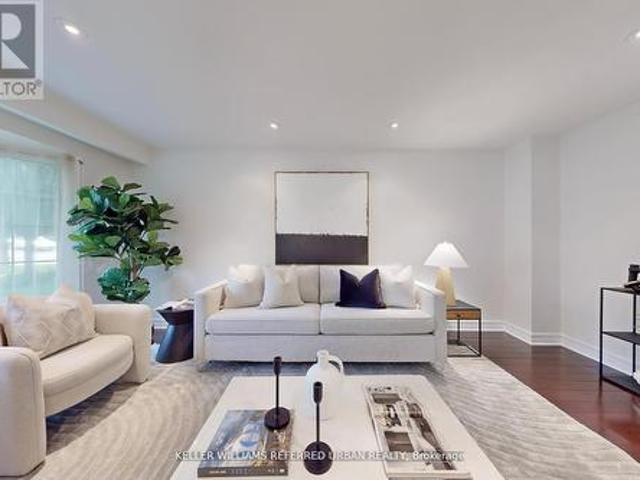 House for sale in Aurora, Golden Horseshoe