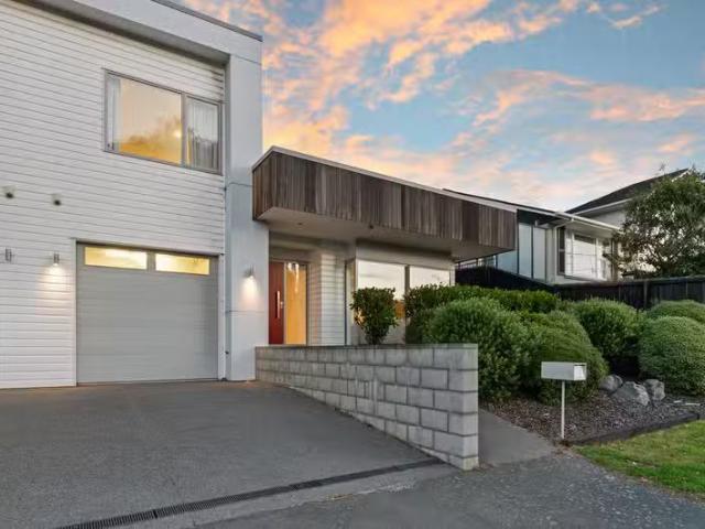 House for sale in Chaslands, Canterbury