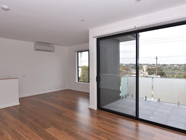 Townhouse for rent in Chilwell, Geelong