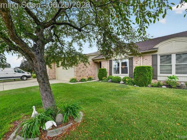 Condo for sale in Clinton Township, Michigan