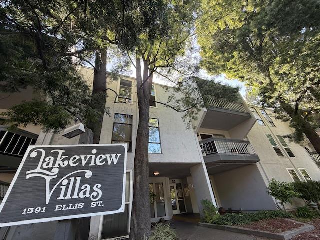 Condo for sale in Concord Condo for sale in Concord