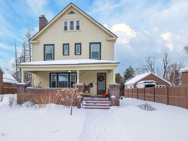 House for sale in Schenectady, New York