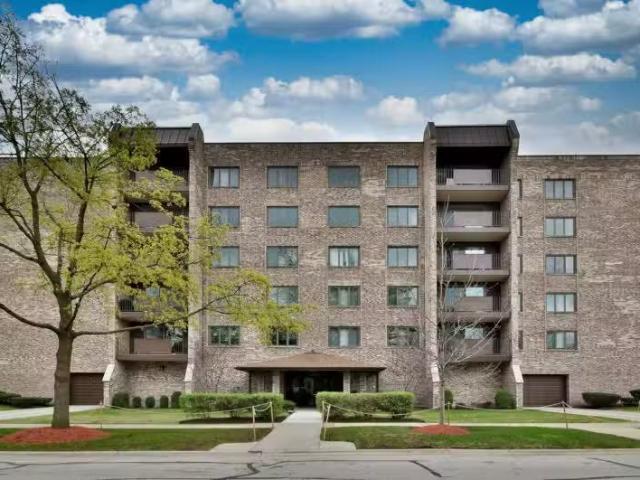 Condo for sale in Des Plaines Condo for sale in Des Plaines