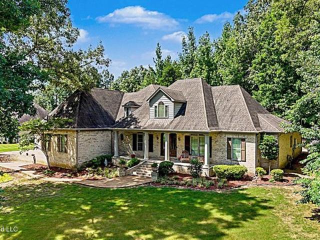 House for sale in Nesbit, Mississippi