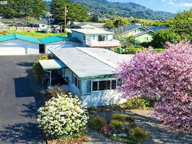 House for sale in Brookings, Curry County