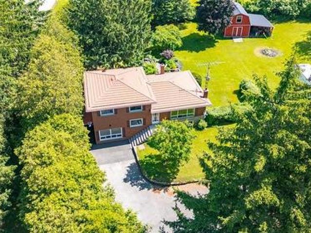 House for sale in Breezy's Corners, Hamilton