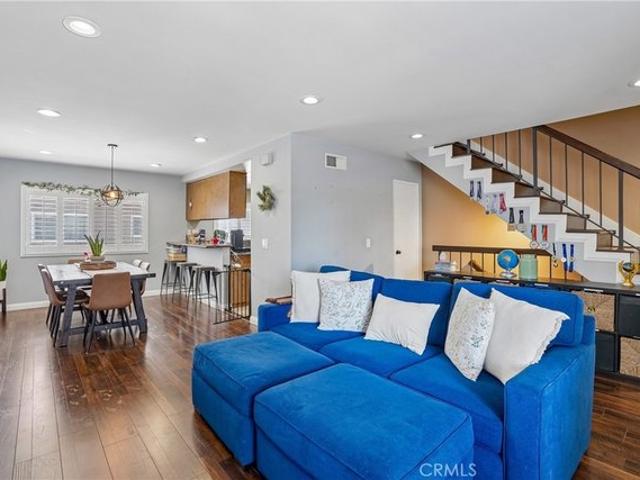 Townhouse for sale in Canoga Park, California