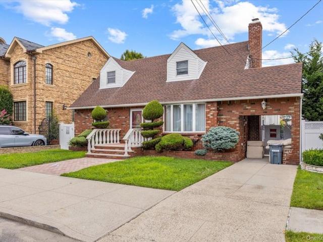 House for sale in Queens, Arverne