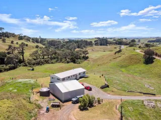 House for sale in Awhitu