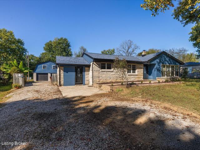 House for sale in Mount Washington, Bullitt County