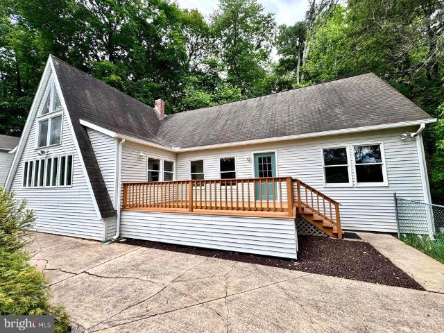 House for sale in Lemont, Pennsylvania