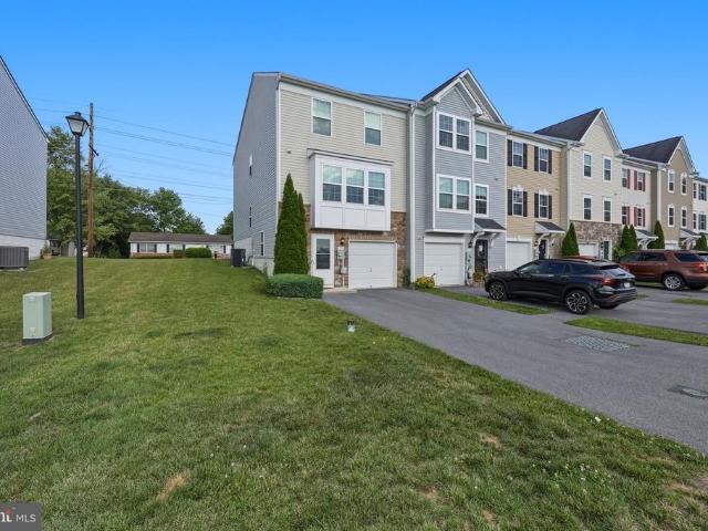 Townhouse for sale in Falling Waters, West Virginia