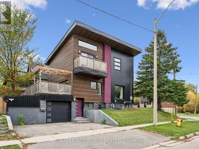 House for sale in Mill Courtland Woodside Park, Kitchener