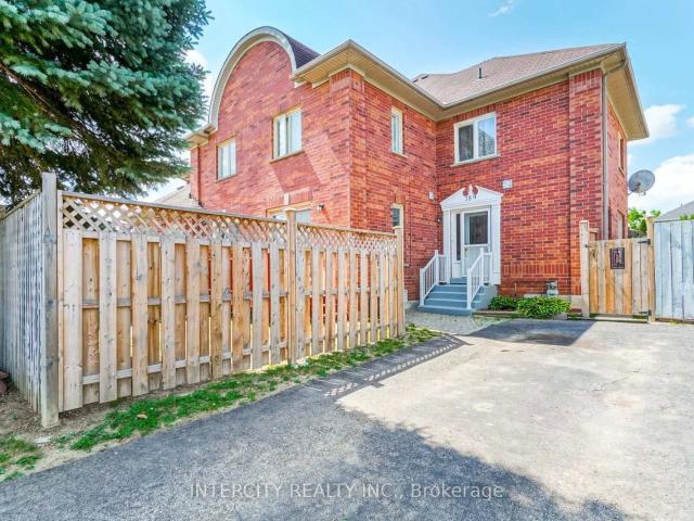 Townhouse for sale in Woburn, Ontario