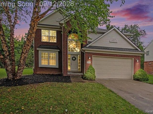 House for sale in Charleston Park, South Lyon