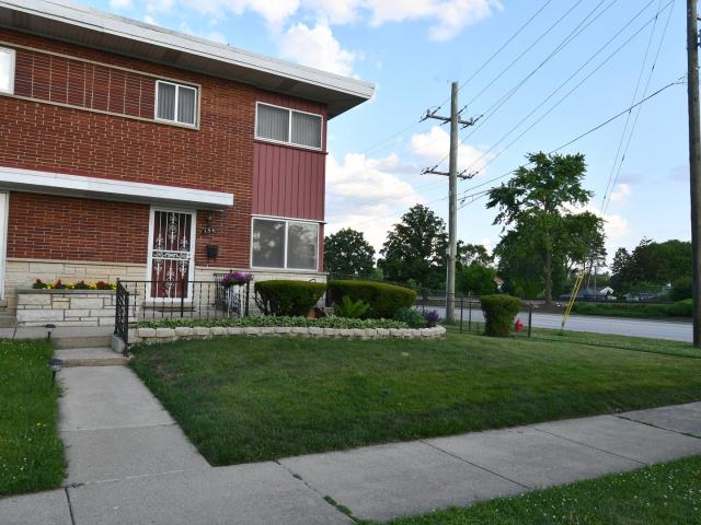 Townhouse for sale in Des Plaines Townhouse for sale in Des Plaines