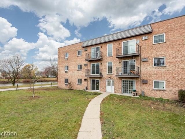 Condo for sale in Carol Stream, Illinois