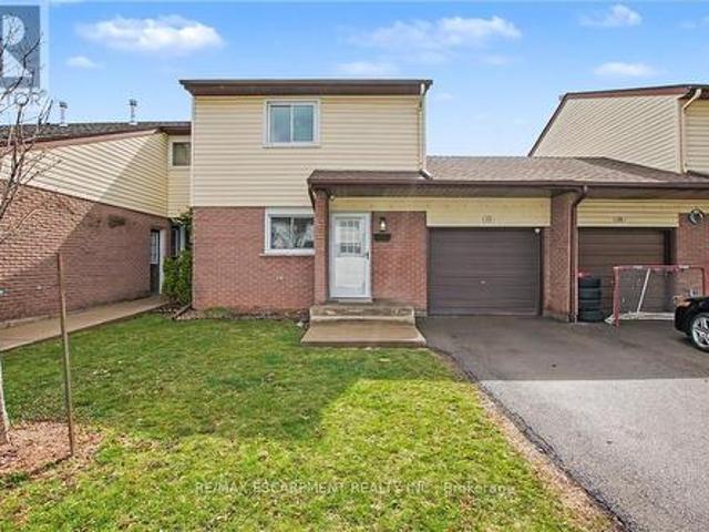 Townhouse for sale in Ancaster, Ontario