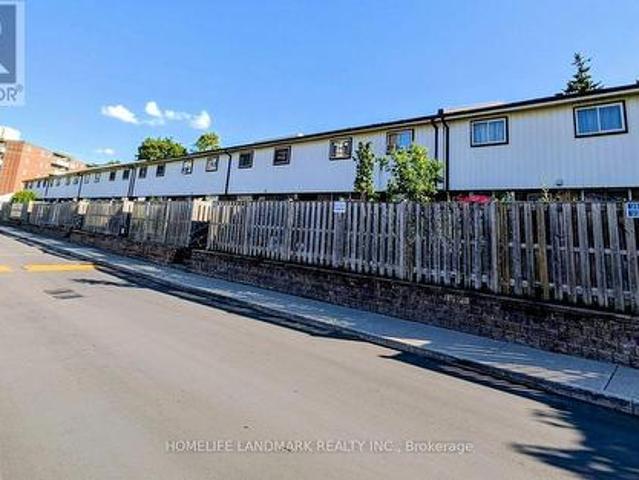 Townhouse for sale in Durham, Ontario