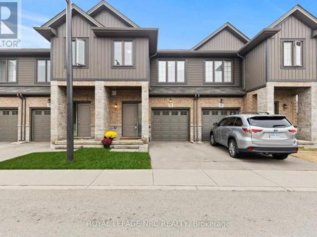 Townhouse for sale in Ancaster, Ontario