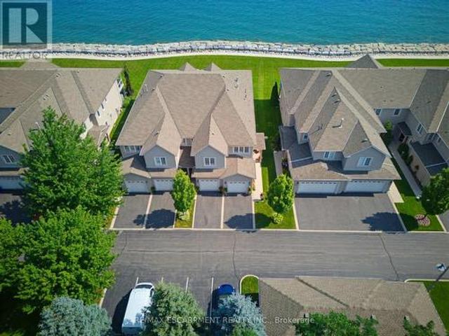 Townhouse for sale in Ancaster, Ontario