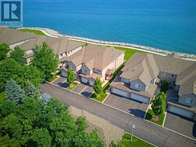 Townhouse for sale in Lakeshore, Hamilton