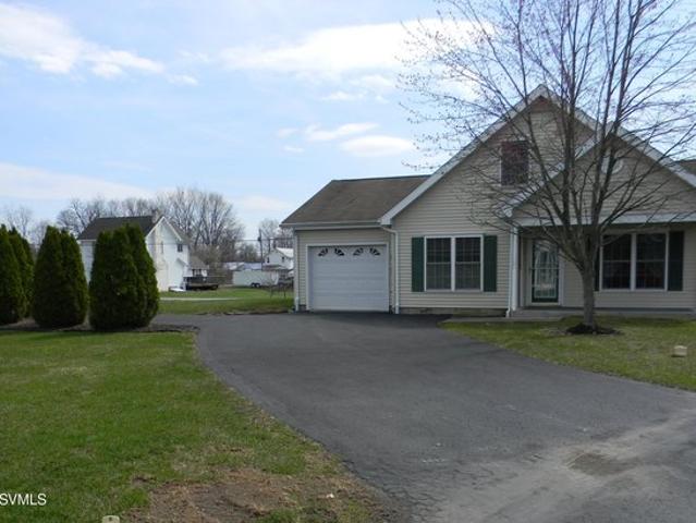 Townhouse for sale in Allenwood, Pennsylvania