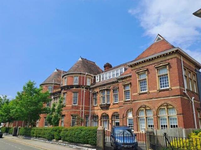 House for sale in Follaton, Strode