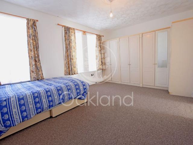 Studio for rent in Seven Kings, Greater London