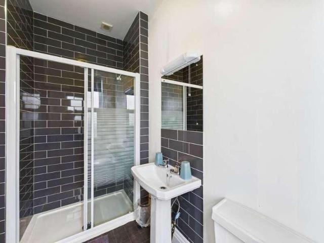 Property for sale in Ferrybridge, West Yorkshire