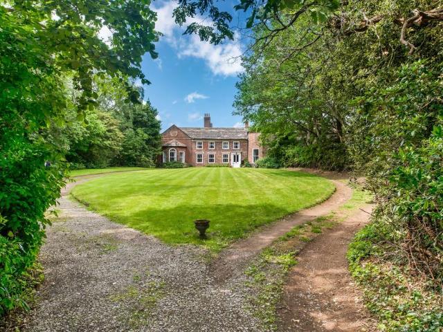 House for sale in Robin Hood, West Yorkshire