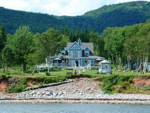 House for sale in North Shore, Victoria County