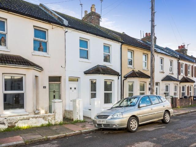 Apartment for rent in Roselands, Eastbourne